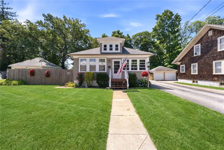 4 Oak Street, West Warwick, RI 02893 - #2