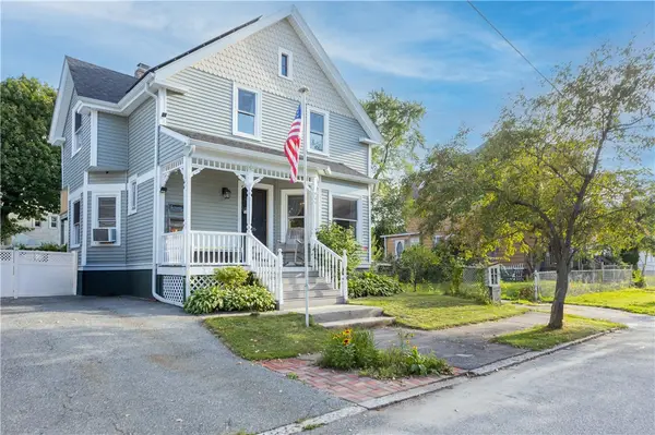 26 Oakland Avenue, Cranston, RI 02910