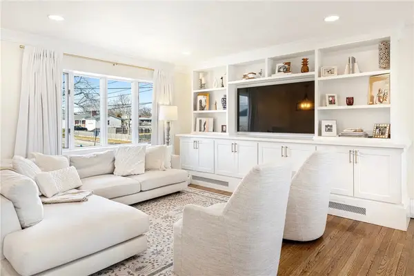 6 Jenkins Street, Bristol, RI 02809