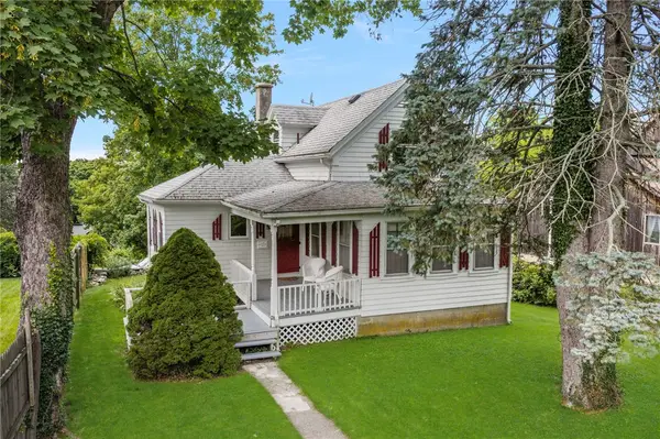 21 Bluff Avenue, Tiverton, RI 02878