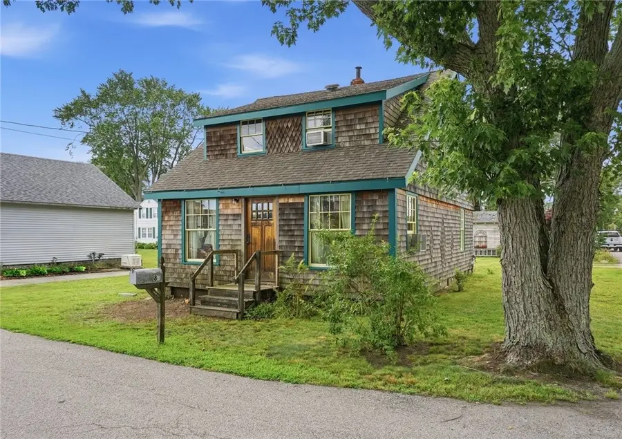 84 Narragansett Street, North Kingstown, RI 02852 - #2