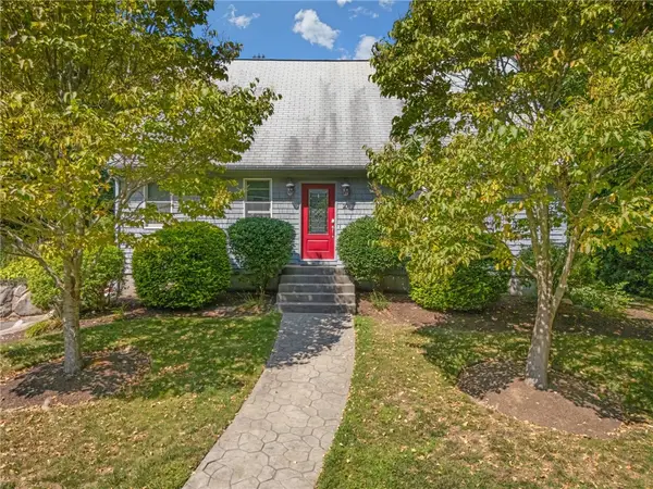 20 Oakridge Drive, Cranston, RI 02921