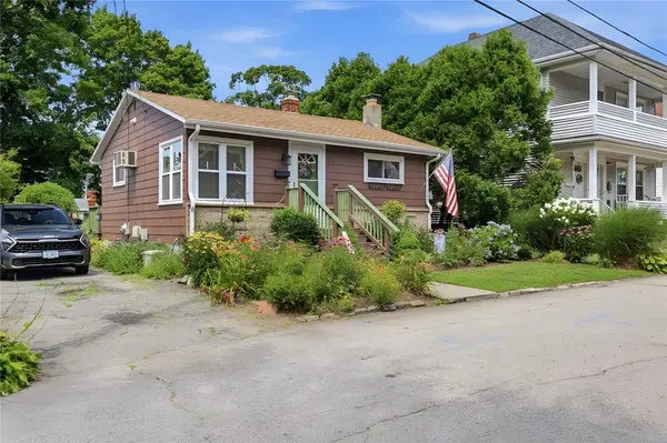 19 Peace Street, Warwick, RI 02888