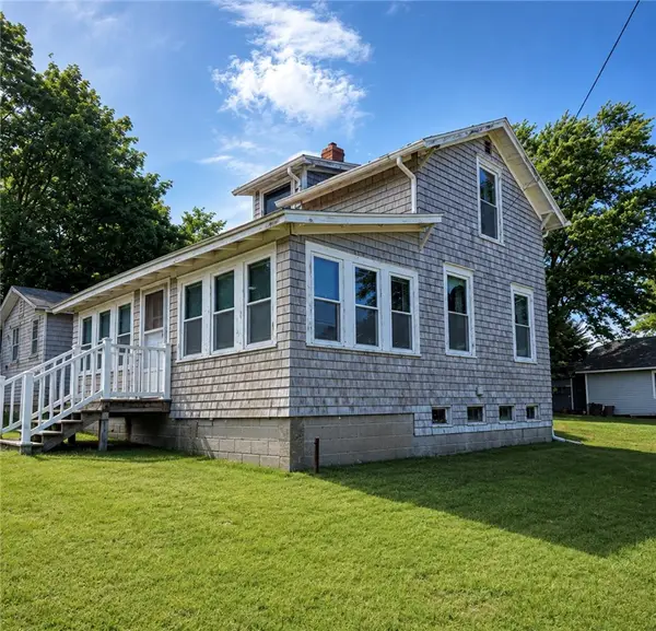 21 Holbrook Avenue, Portsmouth, RI 02872