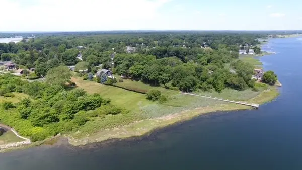 20 Hampden Street, Barrington, RI 02806