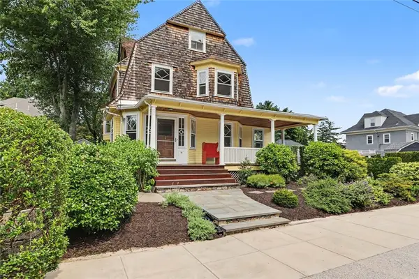 16 Hudson Place, Cranston, RI 02905