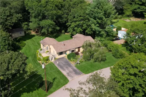 17 Crest Drive, North Kingstown, RI 02852