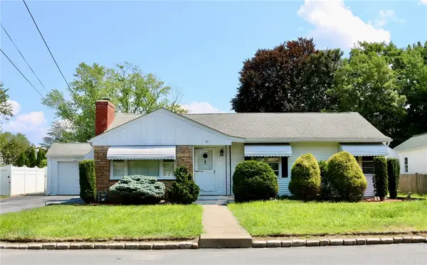 52 Kenyon Road, Cranston, RI 02910