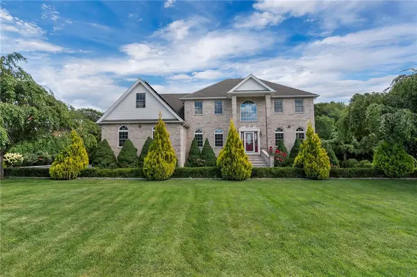 18 Steeple Lane, Lincoln, RI 02865