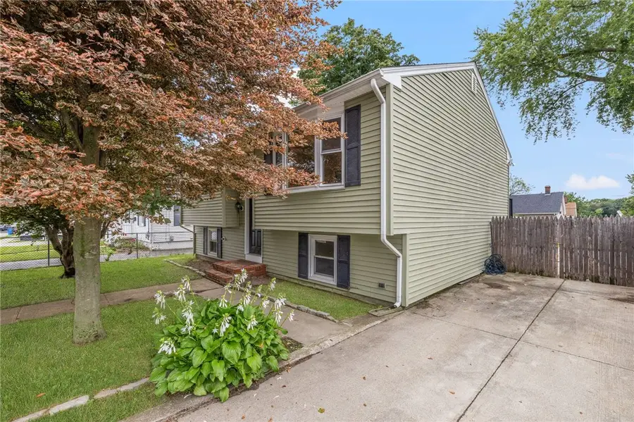 34 Queen Street, Cranston, RI 02920 - #3