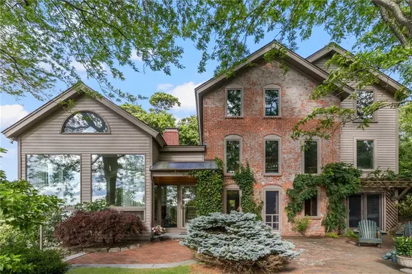 10 Nayatt Road, Barrington, RI 02806