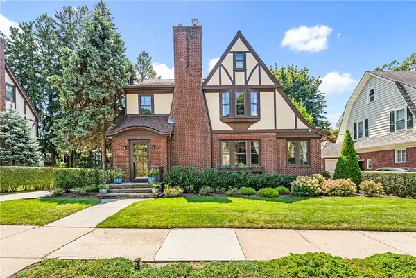 28 Kenilworth Way, Pawtucket, RI 02860