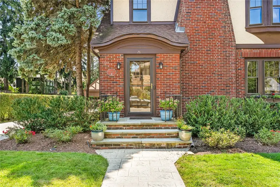 28 Kenilworth Way, Pawtucket, RI 02860 - #3