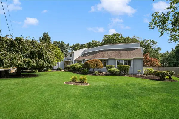 30 Dutchess Drive, Cranston, RI 02920