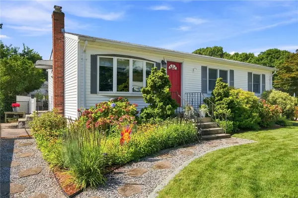 26 Chelmsford Avenue, Warwick, RI 02889