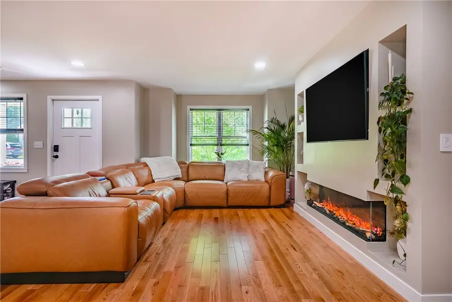 2 Overhill Road, Warren, RI 02885 - #3