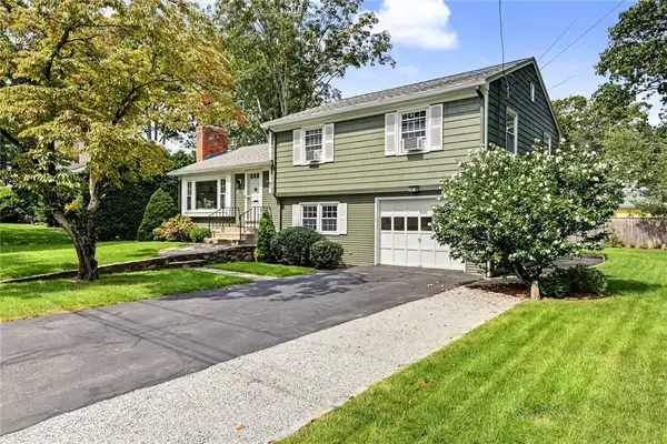 10 Cherry Lane, Barrington, RI 02806