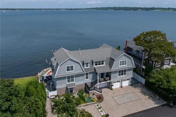 105 Charlotte Drive, Warwick, RI 02818