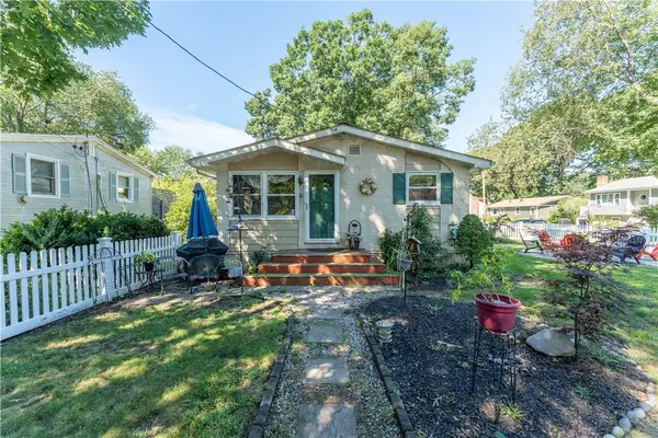 4 Wake Robin Trail, Narragansett, RI 02874