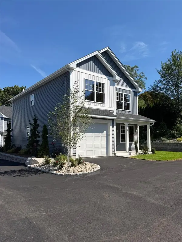 3 Teresa Ann Crossing, West Warwick, RI 02893