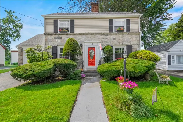 30 Beacon Circle, Cranston, RI 02910