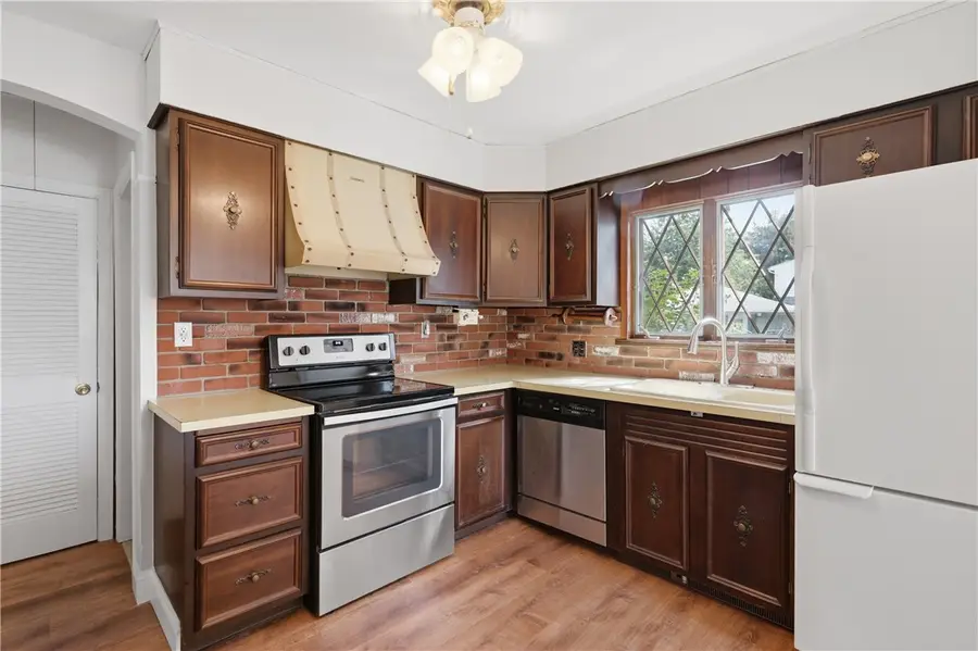 80 Knollwood Avenue, Cranston, RI 02910 - #3