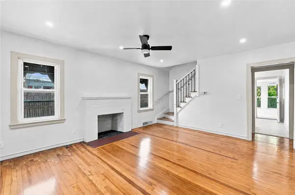 435 Auburn Street, Cranston, RI 02910