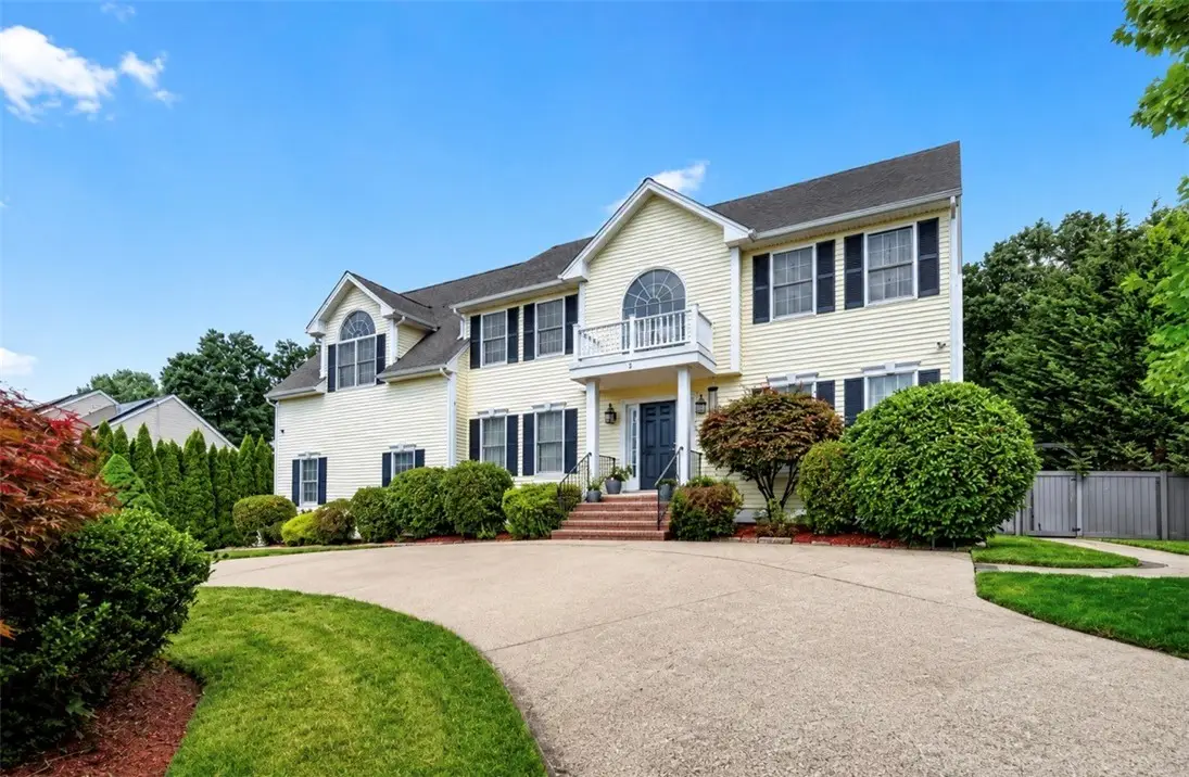 5 Lincoln Meadows Drive, Lincoln, RI 02865 - #1