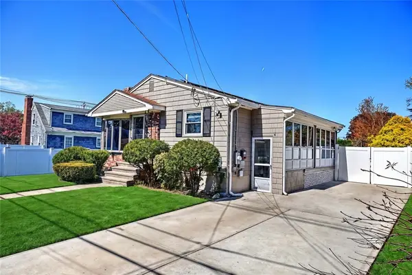 8 Ashby Street, Johnston, RI 02919