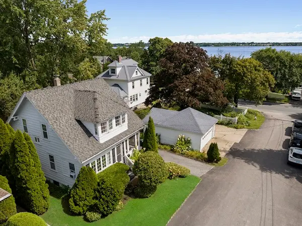 13 Manchester Street, Warwick, RI 02888