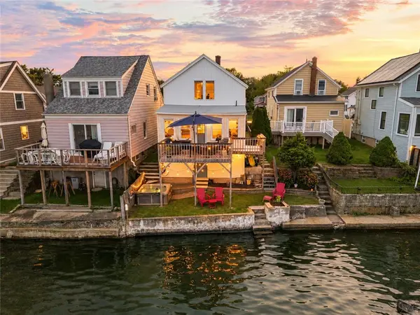 45 Cedar Avenue, Portsmouth, RI 02871