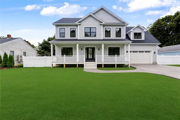 26 Carpenter Avenue, Barrington, RI 02806