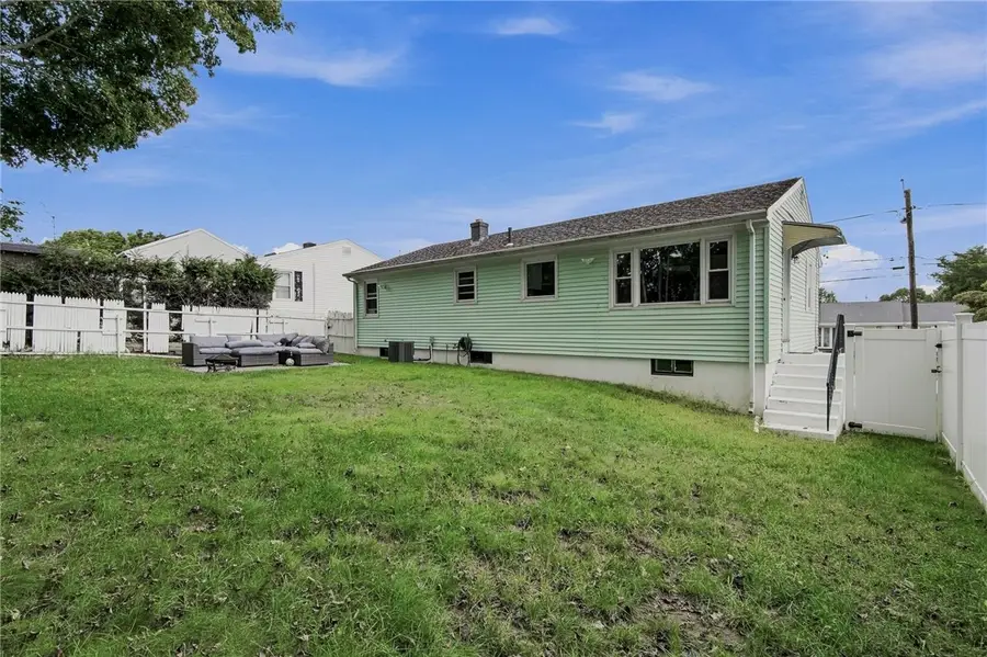 6 Flanders Street, Johnston, RI 02919 - #3