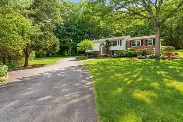 8 Ledgemont Drive, Lincoln, RI 02865