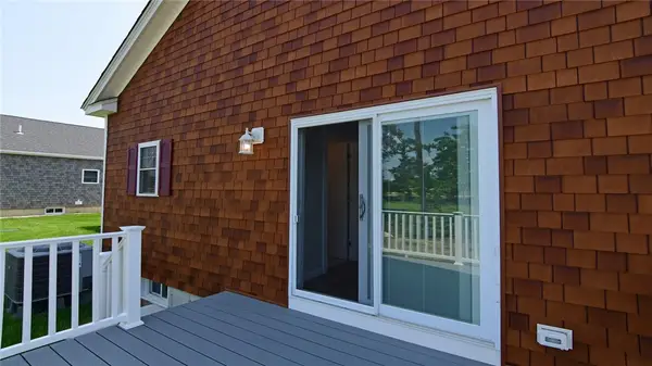 33 Bogey Circle, South Kingstown, RI 02879