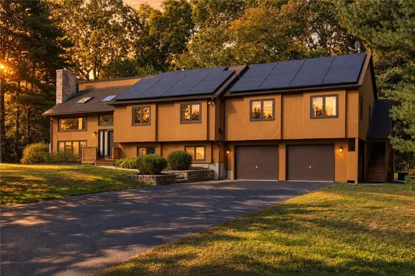 8 Robin Drive, North Kingstown, RI 02852