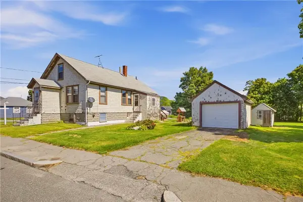 156 Stafford Road, Tiverton, RI 02878