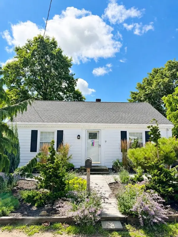 9 Loyola Terrace, Newport, RI 02840