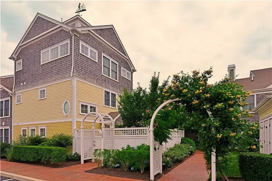 20 Narragansett Avenue #300, Narragansett, RI 02882 - #2