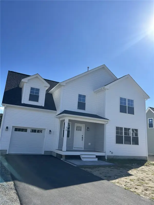 30 Recess Lane, Warwick, RI 02889
