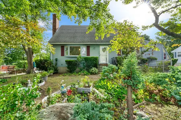 7 Charlotte Drive, Bristol, RI 02809