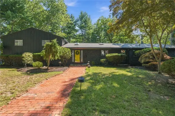 160 Windermere Way, Warwick, RI 02886