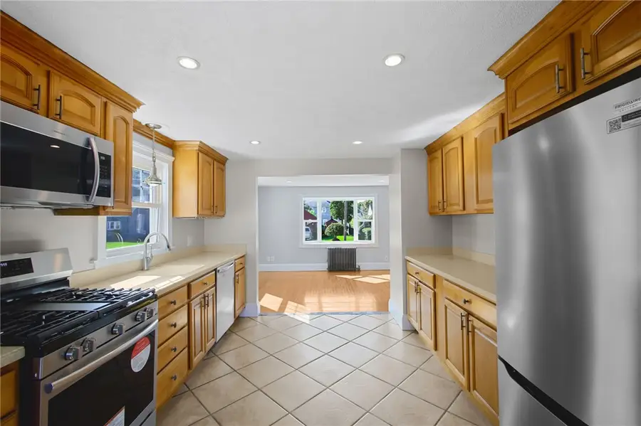 37 Vera Street, Warwick, RI 02886 - #2