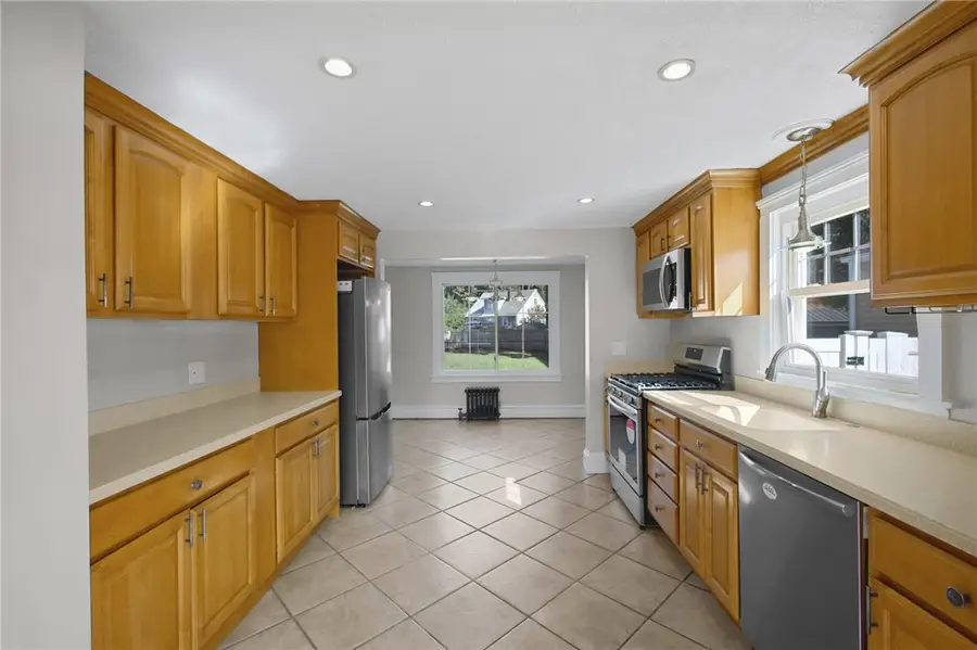 37 Vera Street, Warwick, RI 02886 - #3