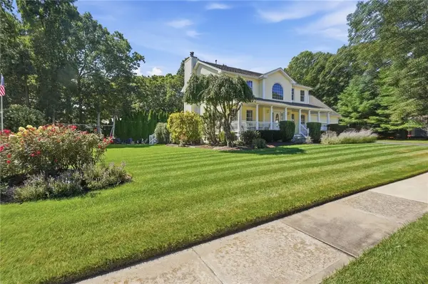 2 Nutmeg Circle, Coventry, RI 02816
