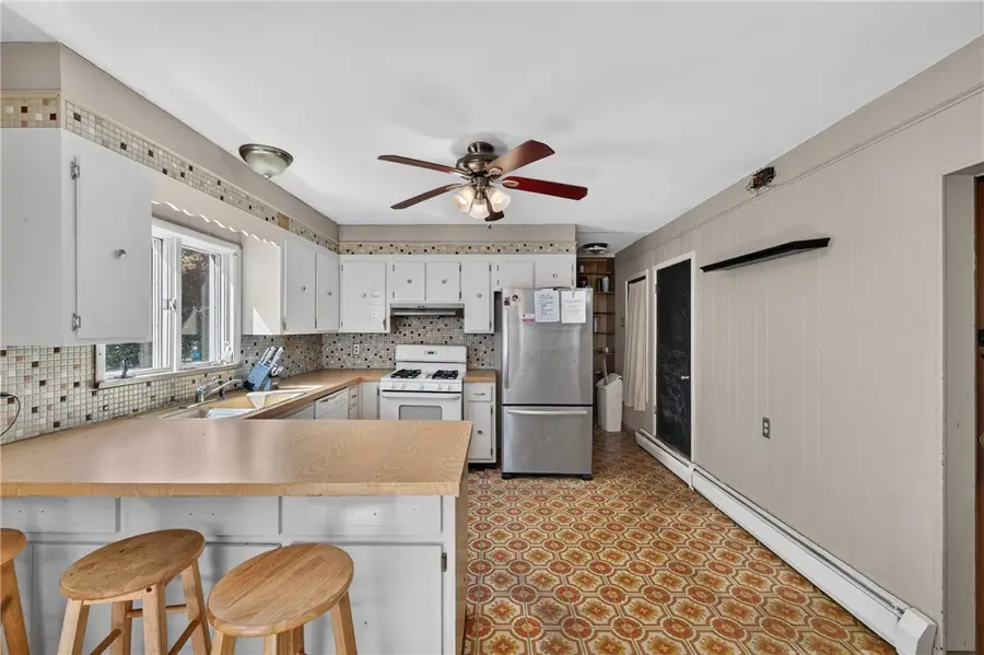 27 Ferncrest Boulevard, North Providence, RI 02911 - #3