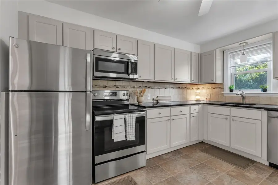 204 Knollwood Avenue, Cranston, RI 02910 - #3