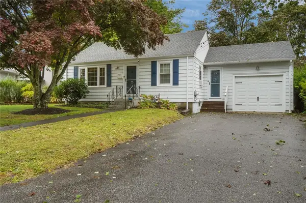 33 Betsy Williams Drive, Warwick, RI 02889