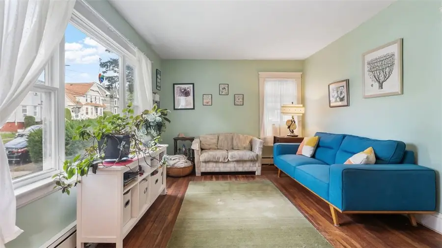 26 Rutherglen Avenue, Providence, RI 02907 - #3