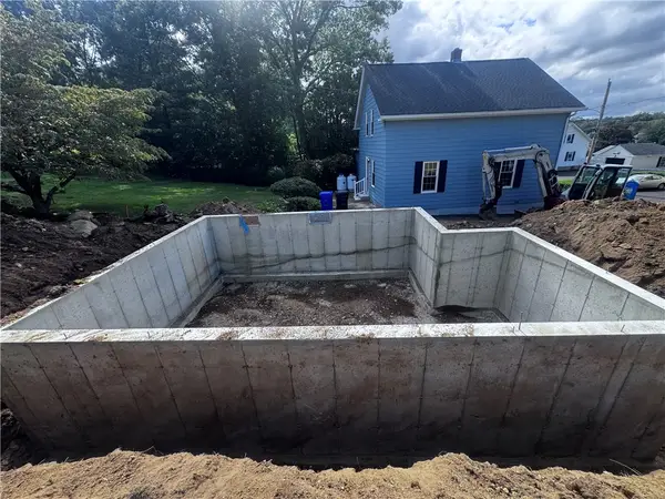 71 Aberdeen Street, West Warwick, RI 02893
